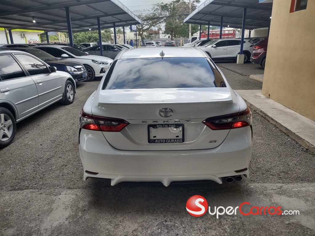 2021 Toyota Camry SE — foto 8 / 11