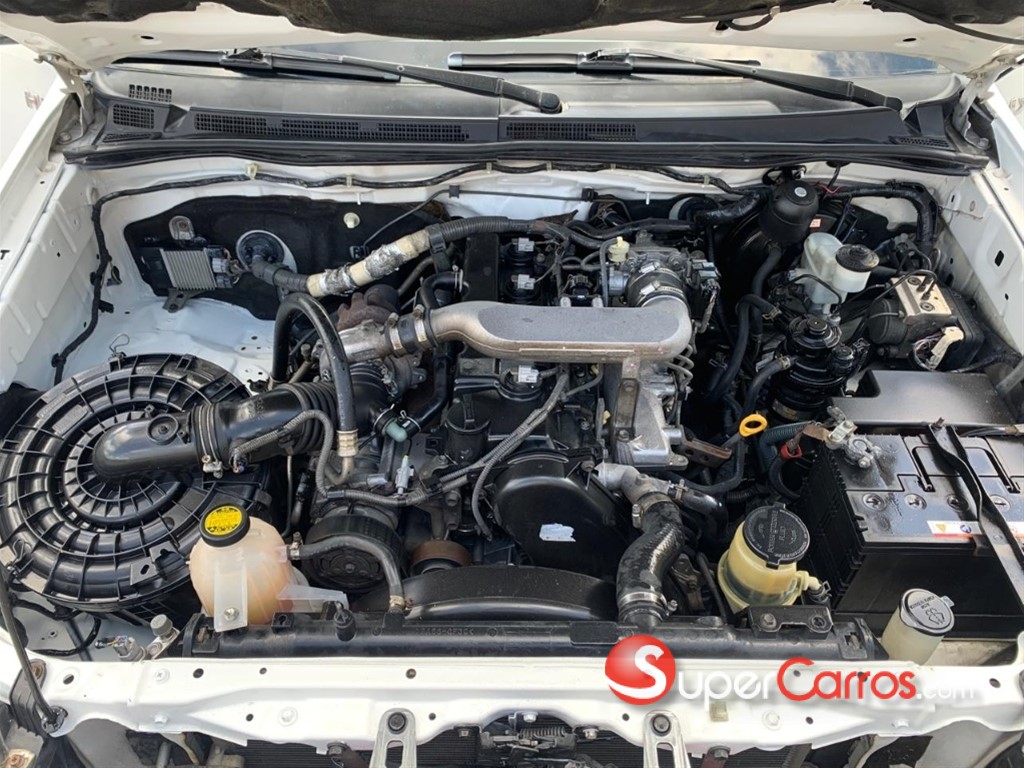 2013 Toyota Hilux 2.4 — foto 2 / 9