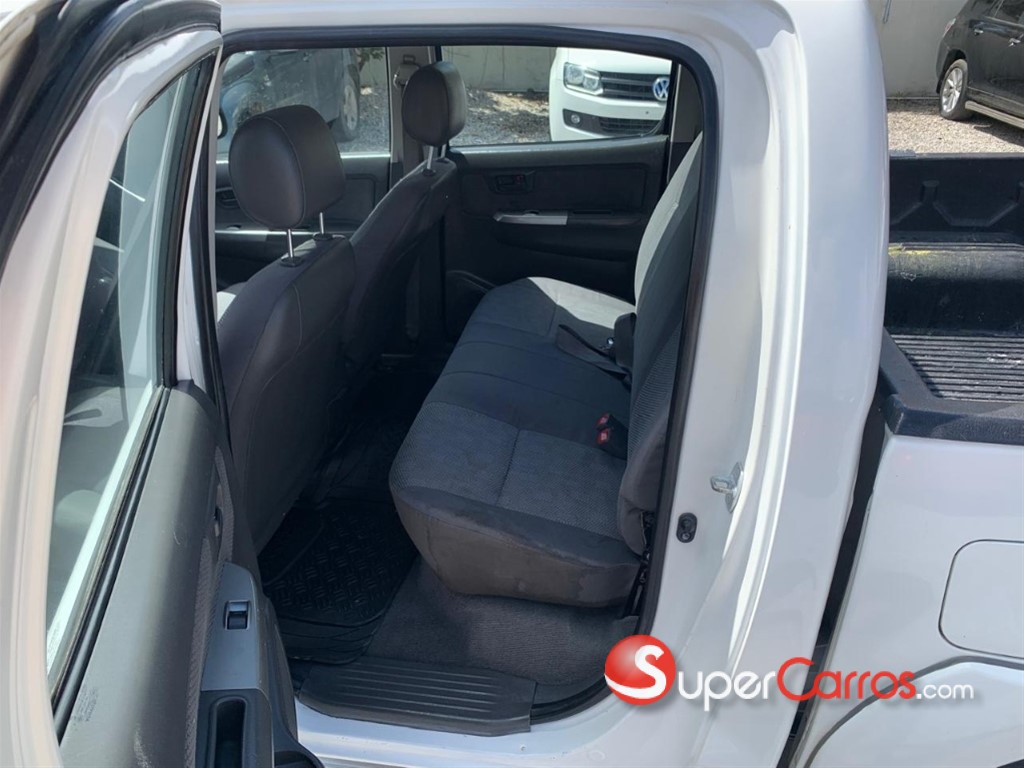 2013 Toyota Hilux 2.4 — foto 7 / 9
