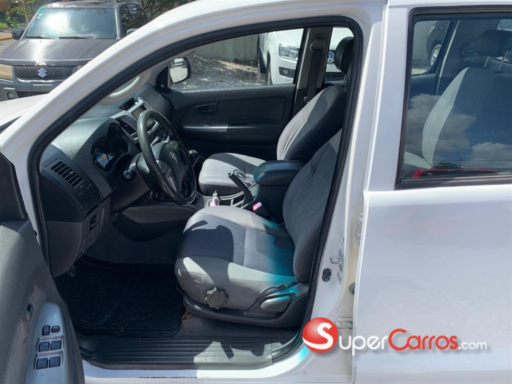 2013 Toyota Hilux 2.4 — foto 8 / 9
