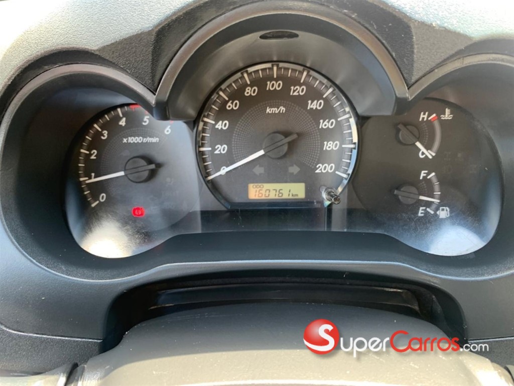 2013 Toyota Hilux 2.4 — foto 9 / 9