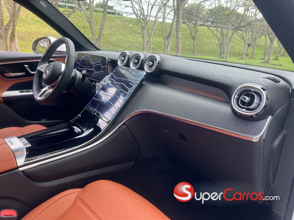 2025 Mercedes-Benz Clase GLC 200 — foto 8 / 12