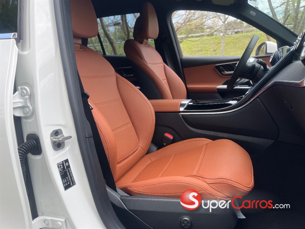 2025 Mercedes-Benz Clase GLC 200 — foto 9 / 12