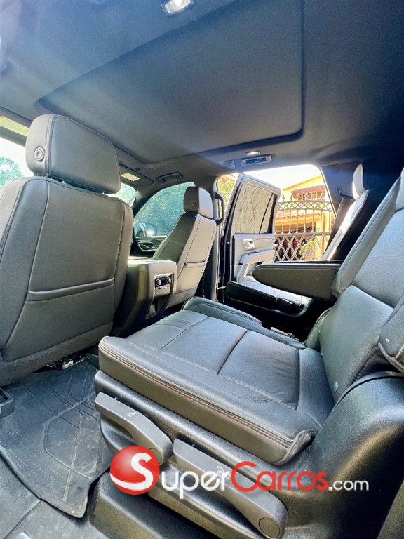 2022 Chevrolet Tahoe RST — foto 8 / 11