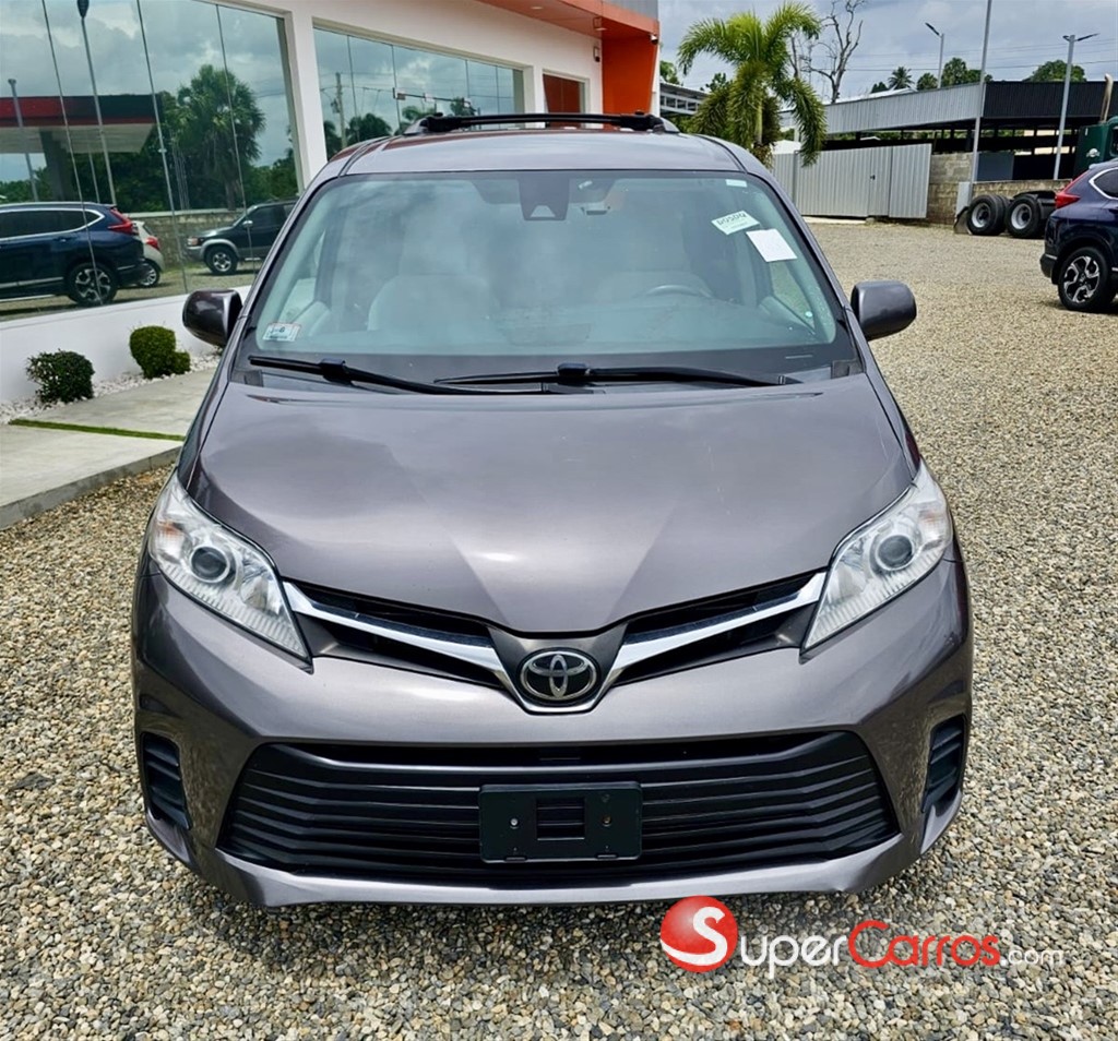 2020 Toyota Sienna LE — foto 2 / 12