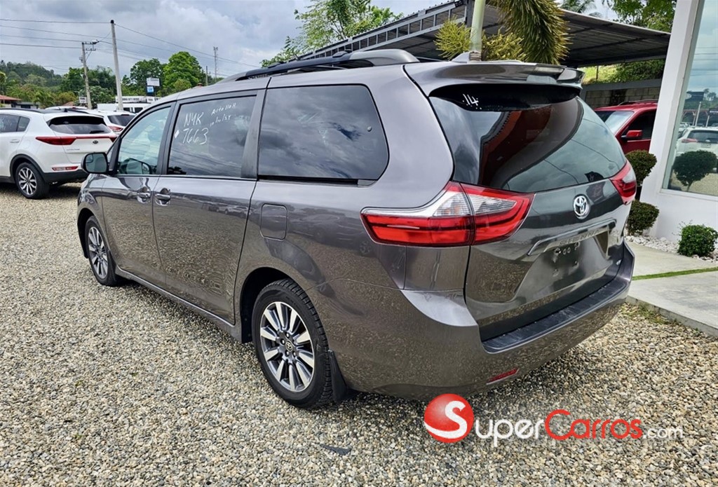 2020 Toyota Sienna LE — foto 3 / 12