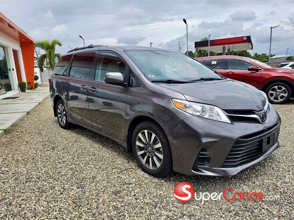 2020 Toyota Sienna LE — foto 5 / 12