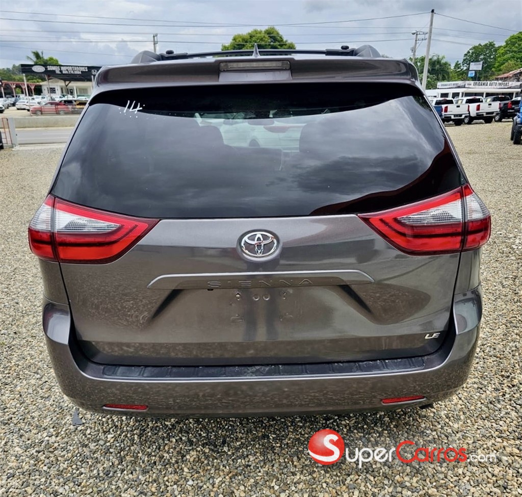2020 Toyota Sienna LE — foto 6 / 12