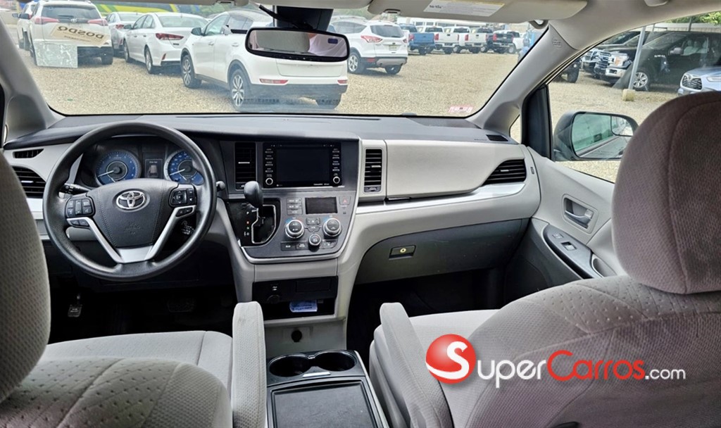 2020 Toyota Sienna LE — foto 7 / 12
