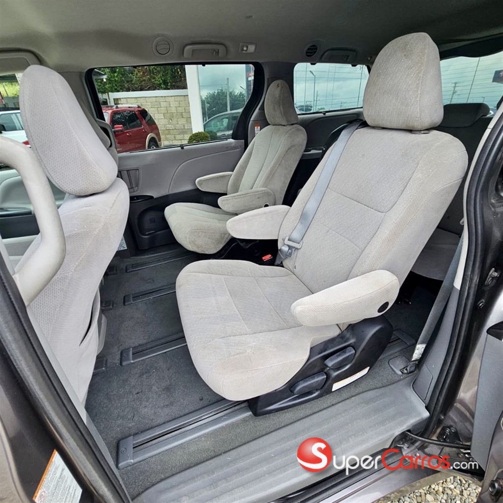 2020 Toyota Sienna LE — foto 12 / 12