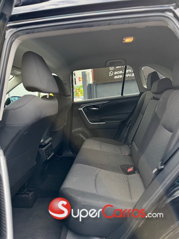 2022 Toyota RAV4 XLE — foto 8 / 12