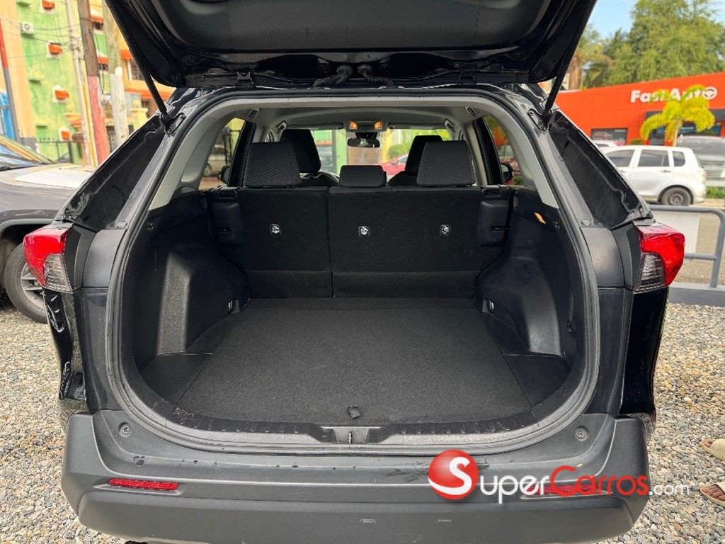 2022 Toyota RAV4 XLE — foto 9 / 12