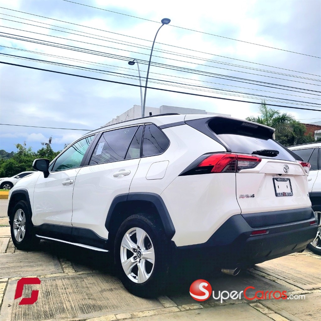 2020 Toyota RAV4 XLE — foto 3 / 9