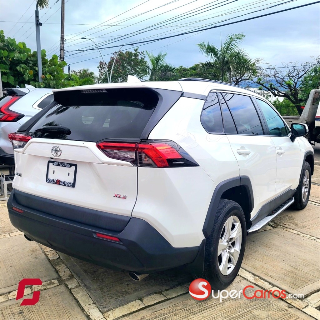 2020 Toyota RAV4 XLE — foto 5 / 9