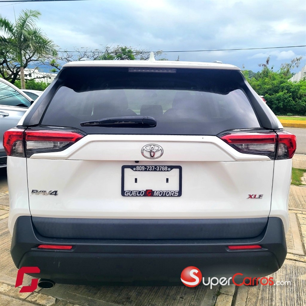 2020 Toyota RAV4 XLE — foto 6 / 9