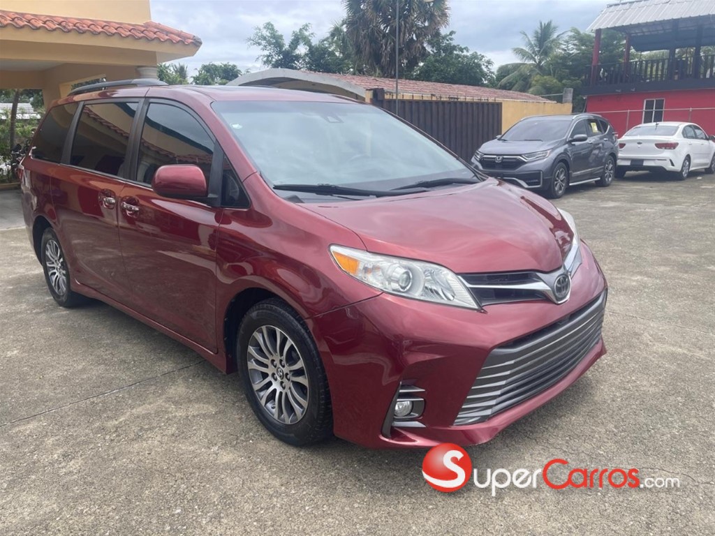 2018 Toyota Sienna XLE