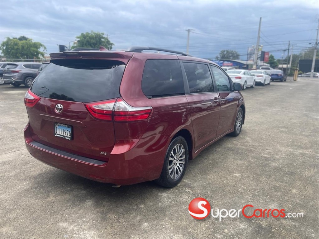 2018 Toyota Sienna XLE — foto 3 / 10