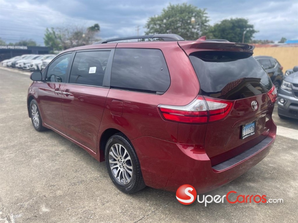 2018 Toyota Sienna XLE — foto 8 / 10