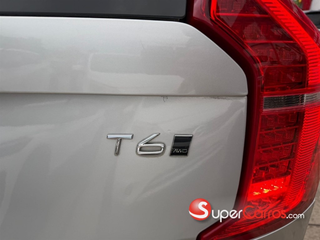 2019 Volvo XC90 Momentum T6 — foto 8 / 12