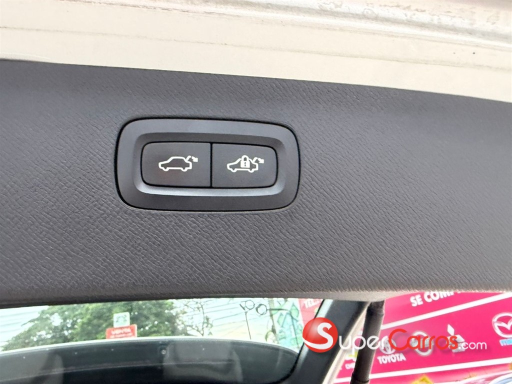2019 Volvo XC90 Momentum T6 — foto 9 / 12