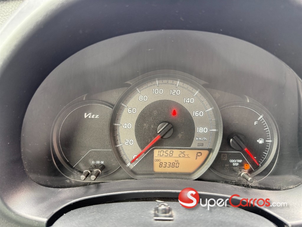 2019 Toyota VITZ — foto 9 / 12
