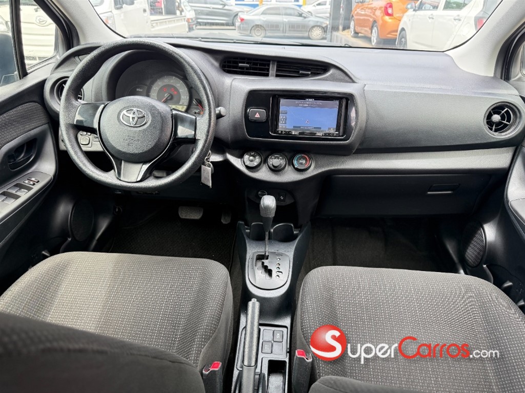 2019 Toyota VITZ — foto 10 / 12