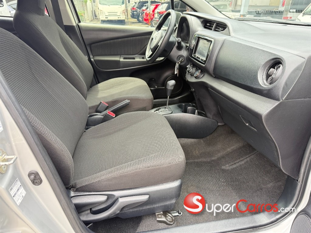 2019 Toyota VITZ — foto 11 / 12