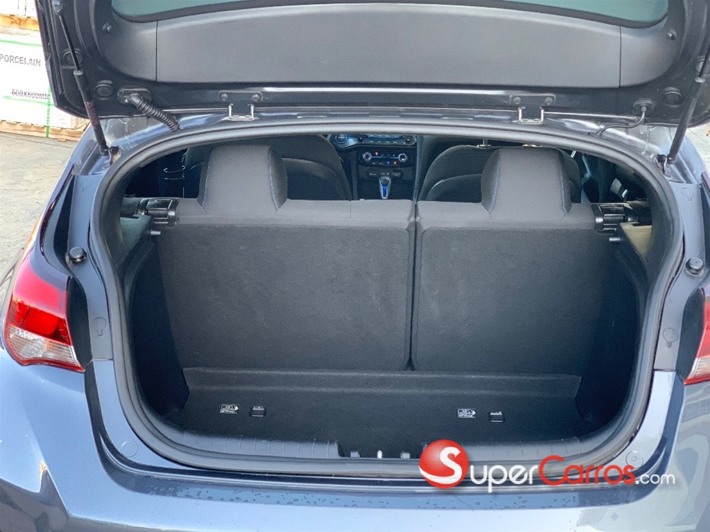 2019 Hyundai Veloster — foto 4 / 8
