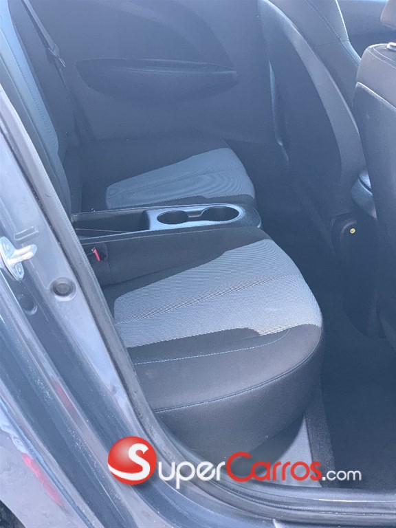 2019 Hyundai Veloster — foto 7 / 8