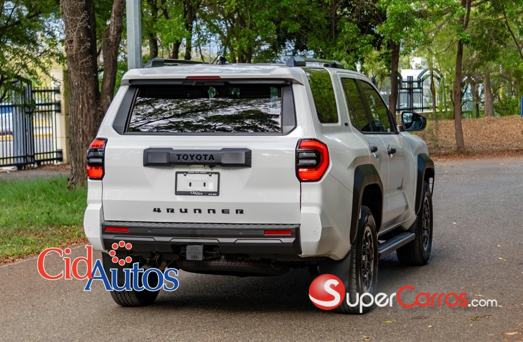 2026 Toyota 4 Runner SR5 — foto 3 / 11