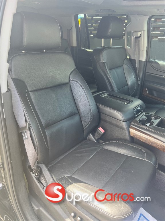 2015 Chevrolet Suburban LTZ — foto 11 / 12