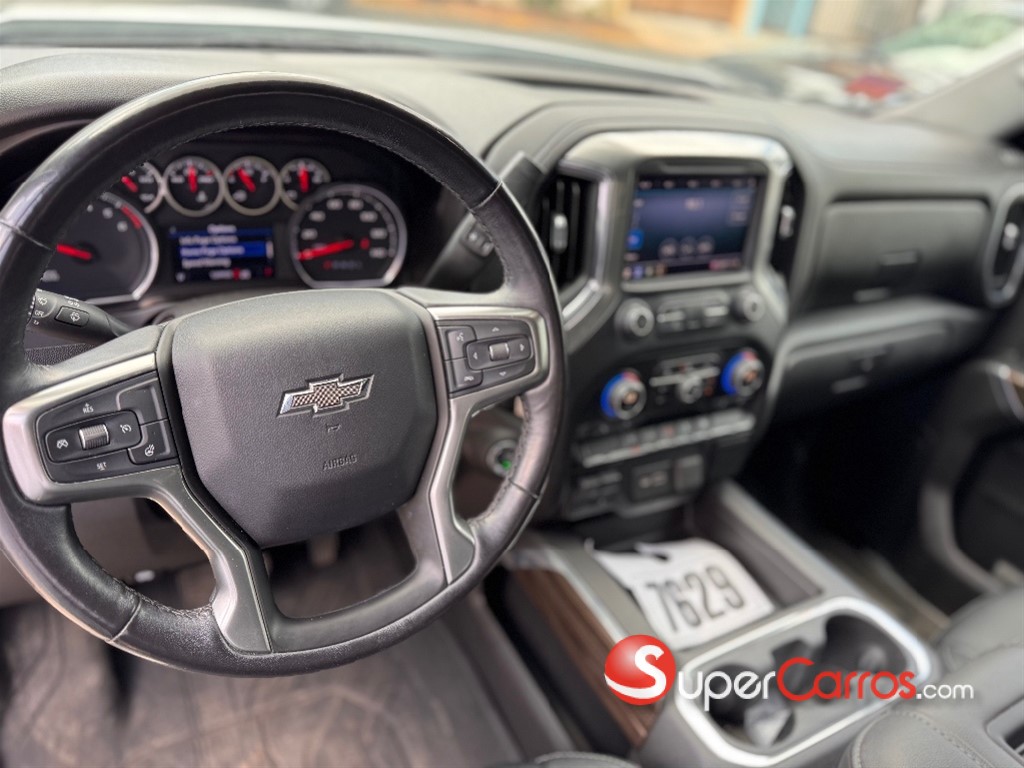 2020 Chevrolet Silverado RST — foto 8 / 10