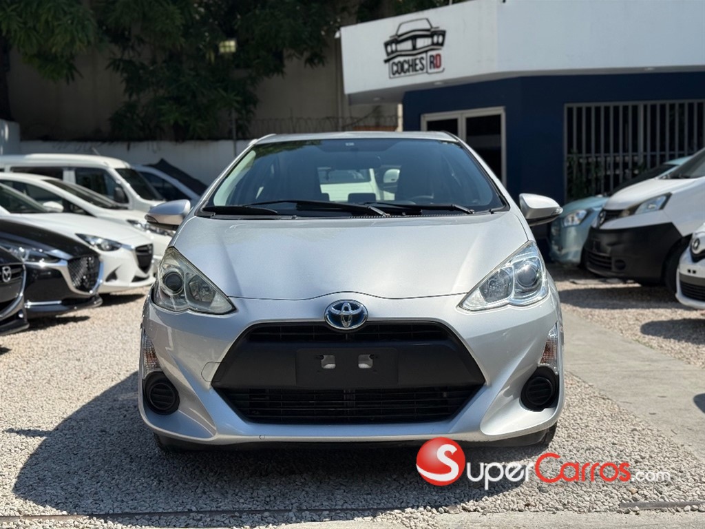 2018 Toyota Aqua Hibrido — foto 2 / 10