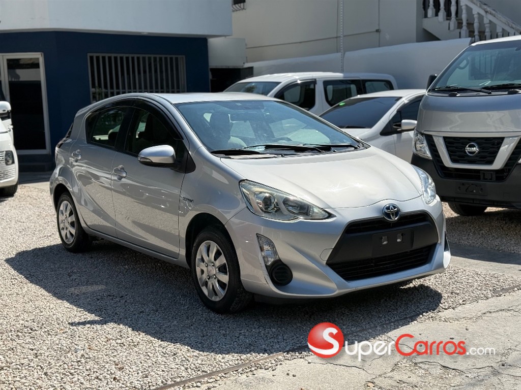 2018 Toyota Aqua Hibrido — foto 3 / 10