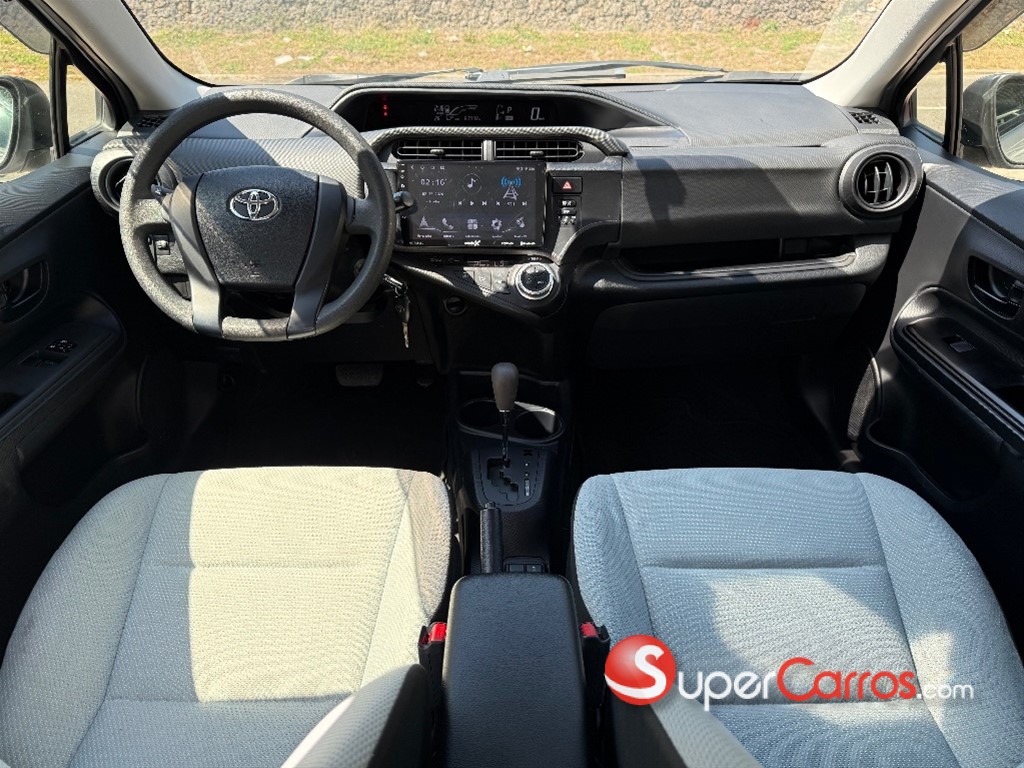 2018 Toyota Aqua Hibrido — foto 4 / 10