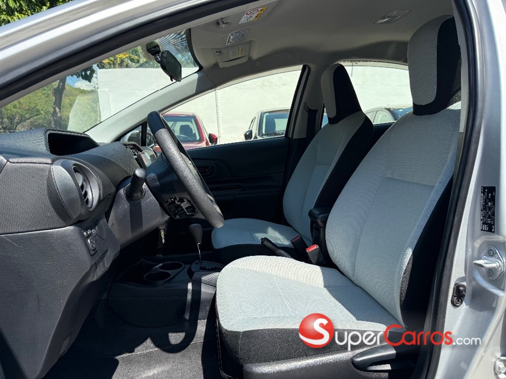 2018 Toyota Aqua Hibrido — foto 6 / 10