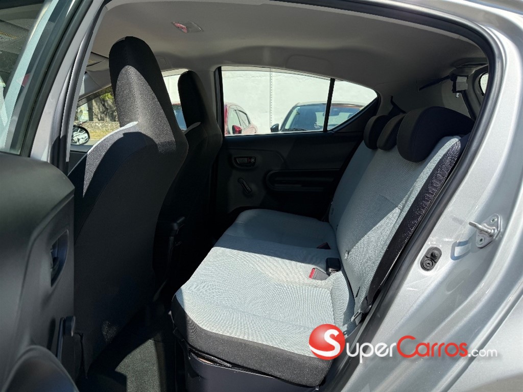 2018 Toyota Aqua Hibrido — foto 7 / 10
