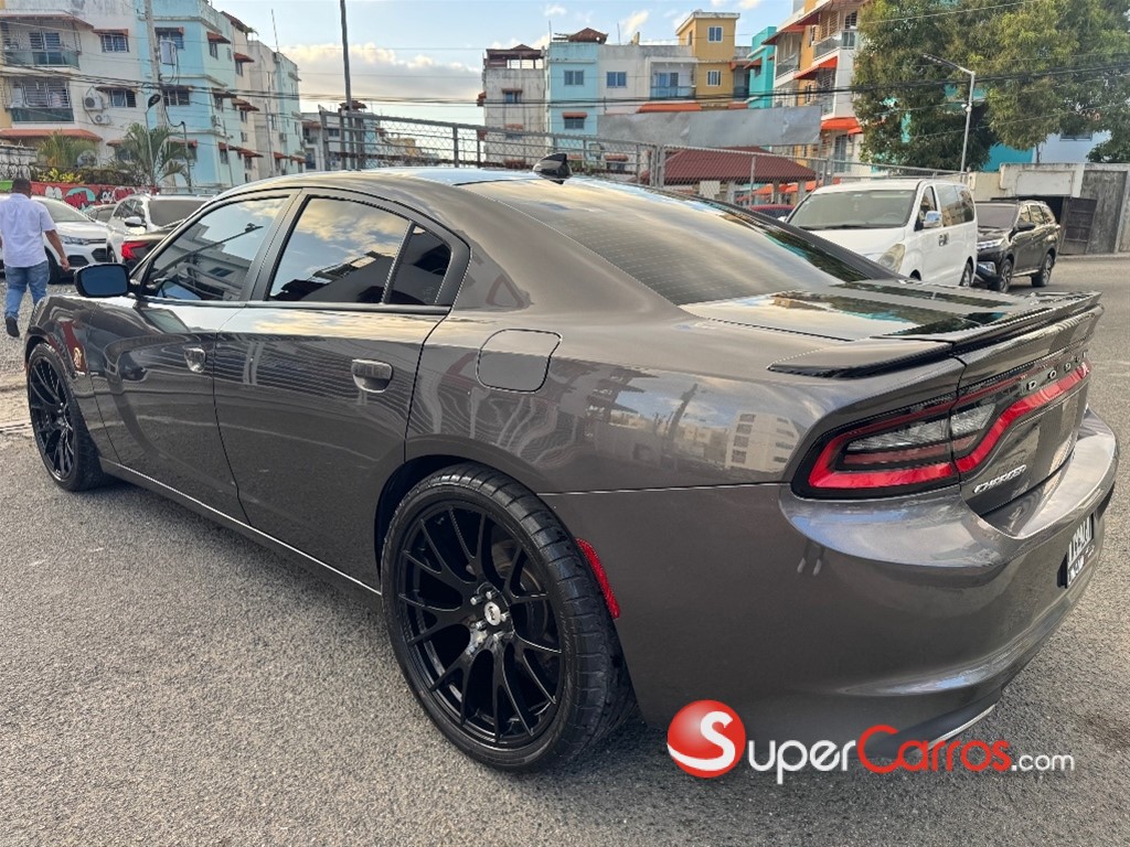 2017 Dodge Charger RT — foto 4 / 12