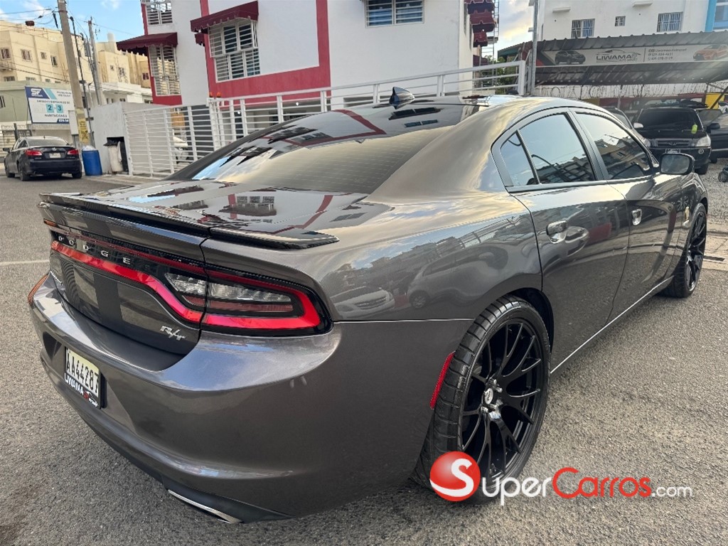 2017 Dodge Charger RT — foto 6 / 12