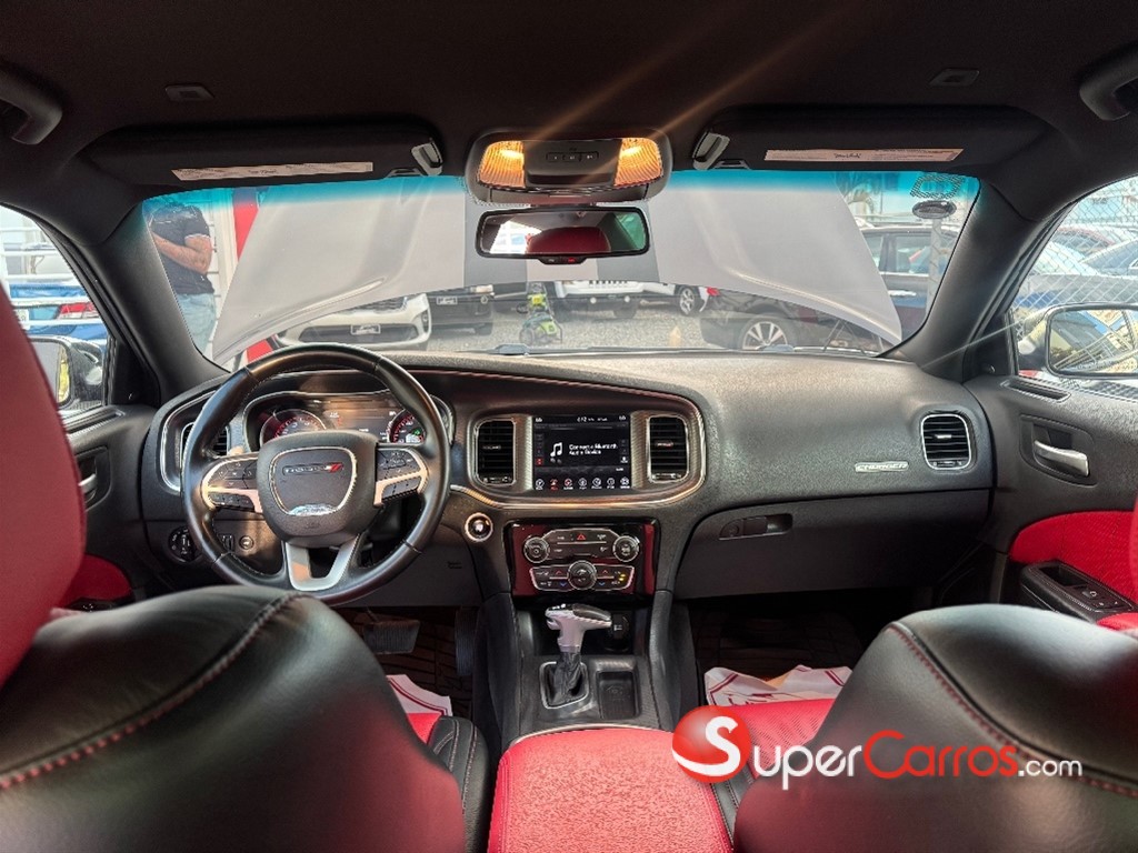 2017 Dodge Charger RT — foto 8 / 12