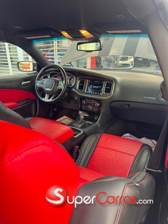 2017 Dodge Charger RT — foto 9 / 12
