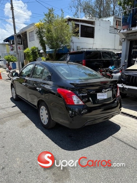 2019 Nissan Versa SV — foto 2 / 9