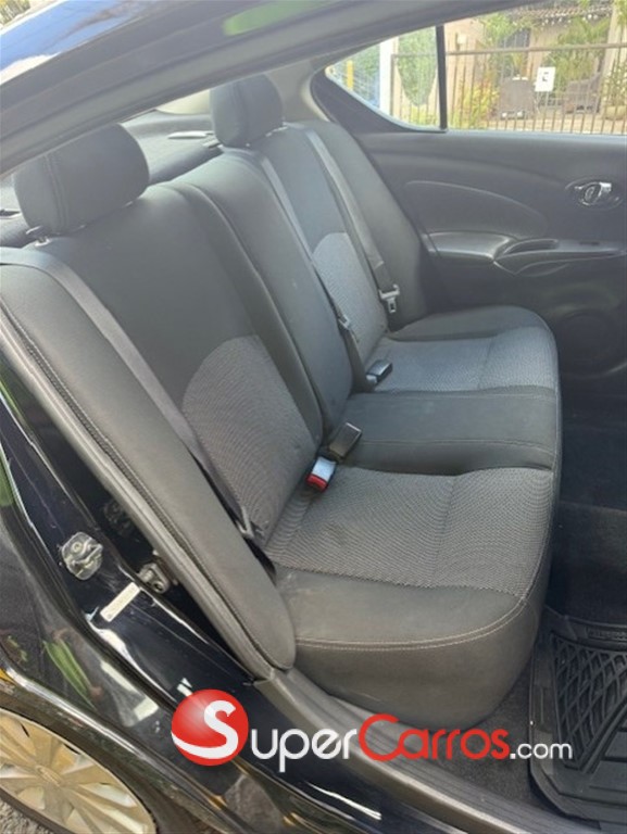 2019 Nissan Versa SV — foto 7 / 9