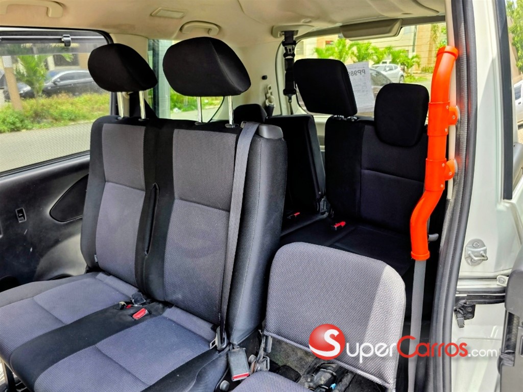 2021 Nissan Serena — foto 8 / 12