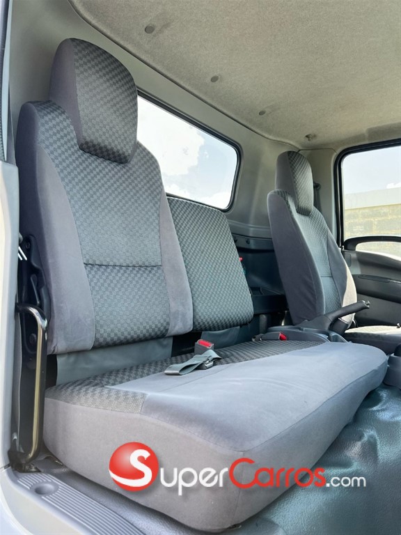 2013 Isuzu NQR 16 Pies — foto 9 / 11