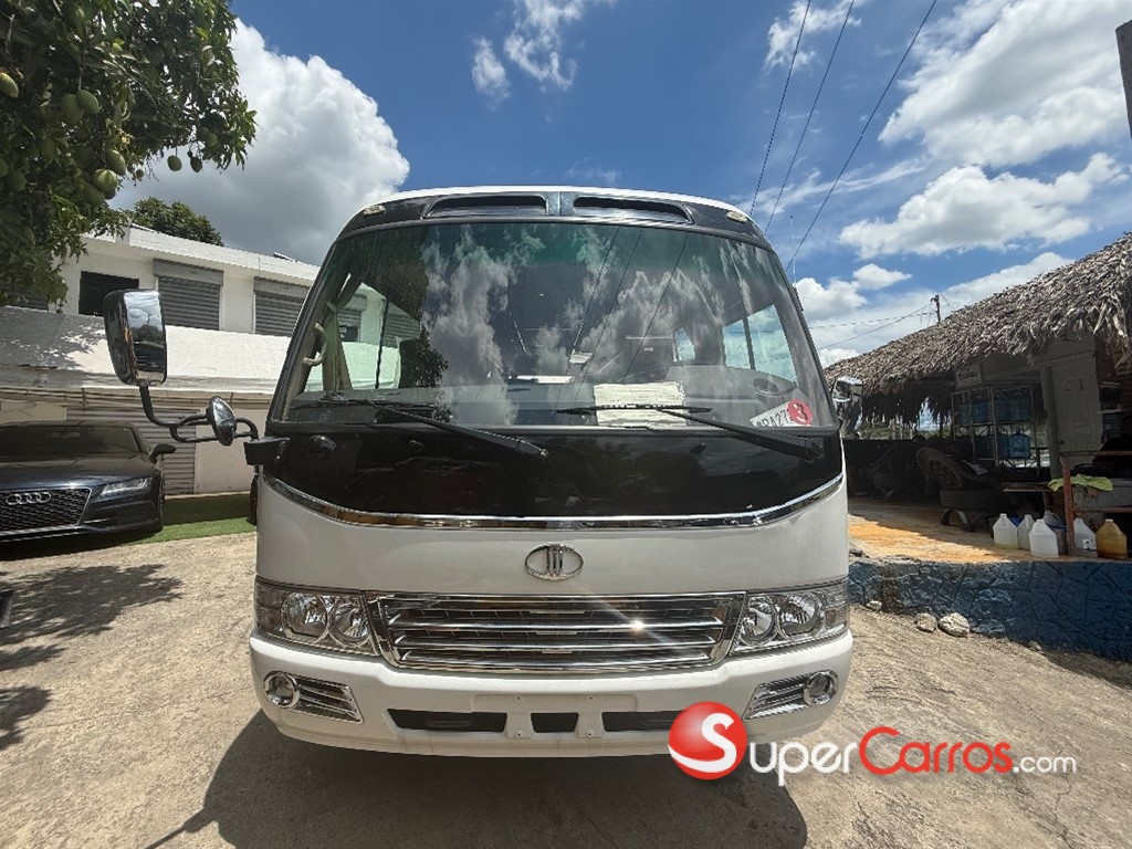 2024 Toyota Coaster — foto 2 / 12