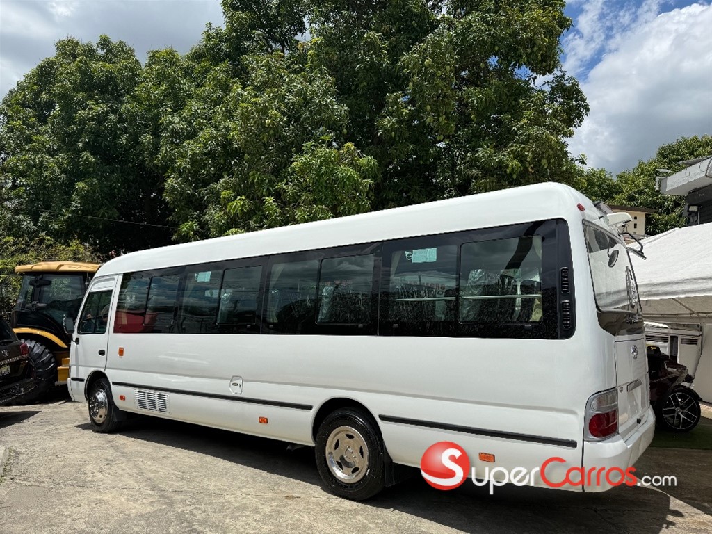 2024 Toyota Coaster — foto 8 / 12