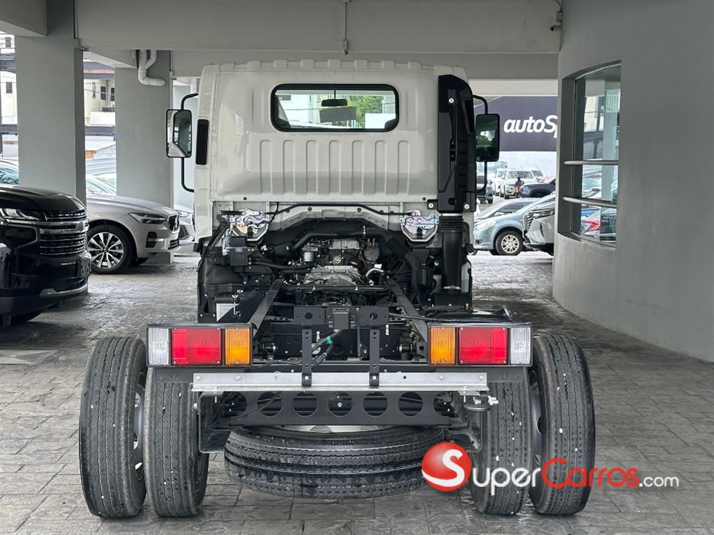 2027 Isuzu NPR 16 pies — foto 3 / 8