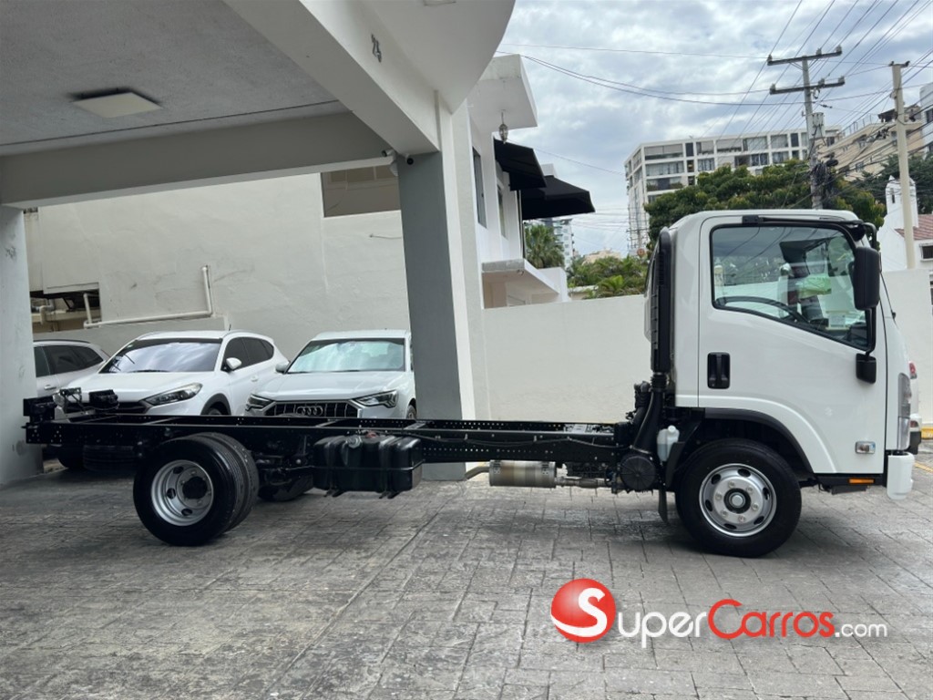 2027 Isuzu NPR 16 pies — foto 4 / 8