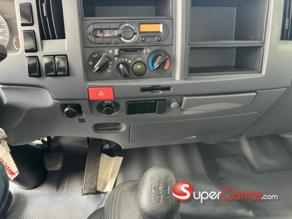 2027 Isuzu NPR 16 pies — foto 8 / 8